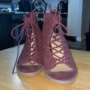 womens maroon booties